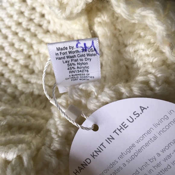 NWT Handmade ivory & gray knit beanie with flower - Picture 5 of 5